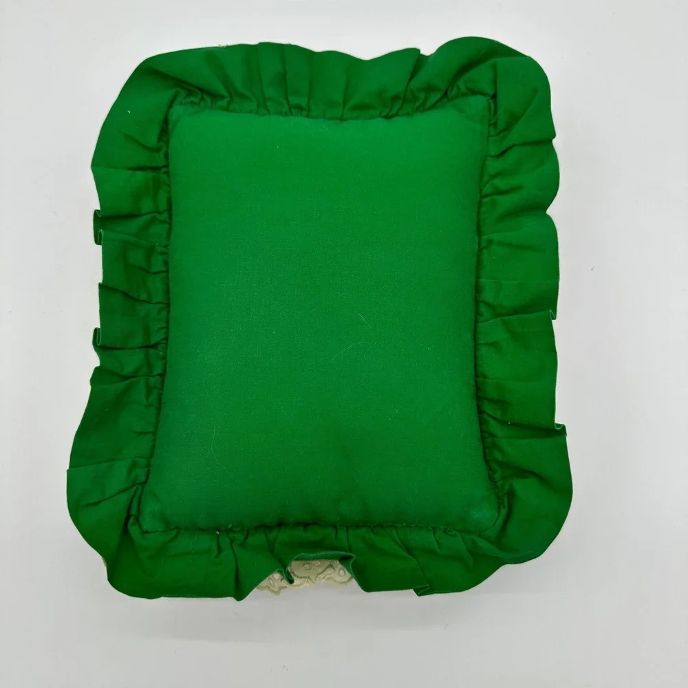 Cross Stitch VTG Pillow Green‎ Christmas Cottage Needlepoint